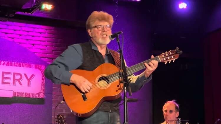 Mac McAnally performs “Bubbles Up” at Boston show