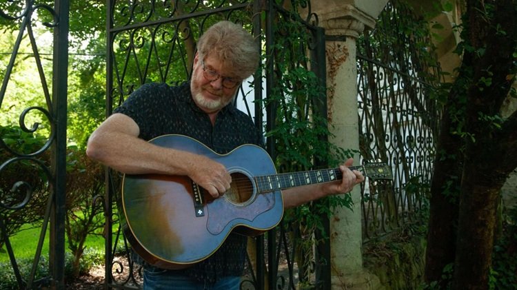 Mac McAnally steps to the spotlight but mostly bragging on Jimmy